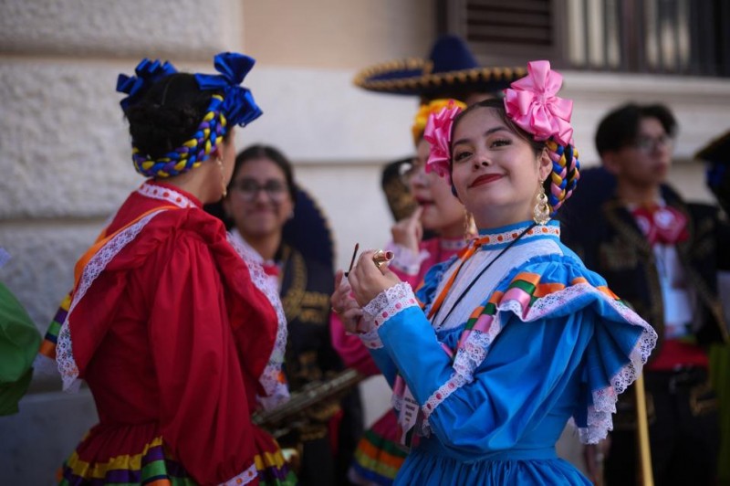 5 google lens features to turn lost tourists into local experts c121e57