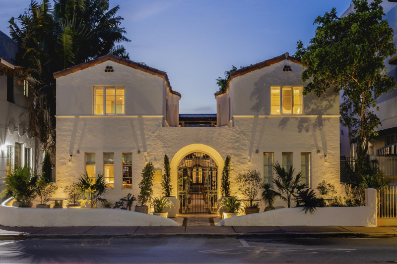 A New Versace Hotel And Restaurant Is Opening In Miami Beach