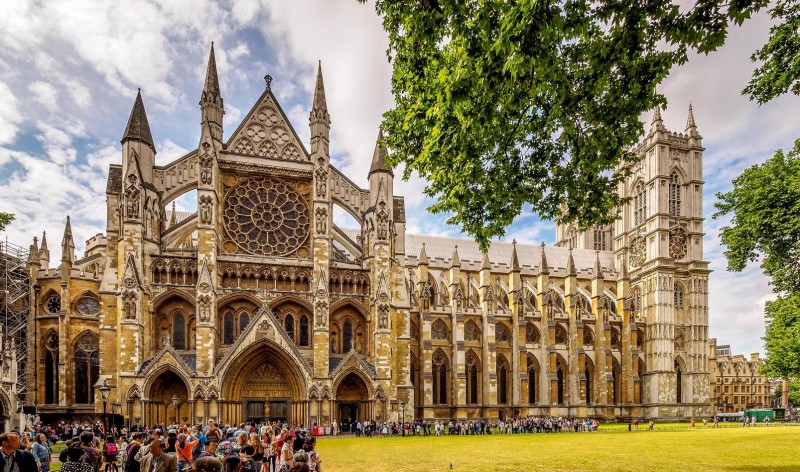 Best Luxury Father’s Day Trips for Medieval History Lovers (2025 Guide)