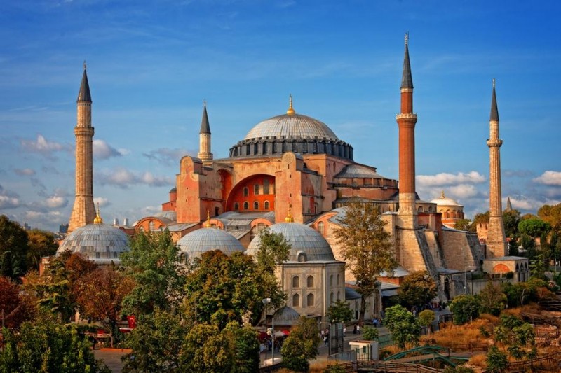 Best Luxury Father’s Day Trips for Medieval History Lovers (2025 Guide)