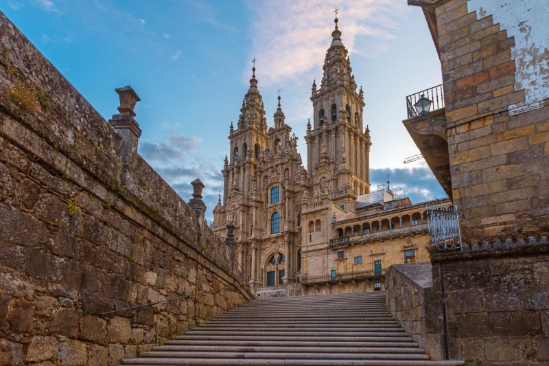 Best Luxury Father’s Day Trips for Medieval History Lovers (2025 Guide)