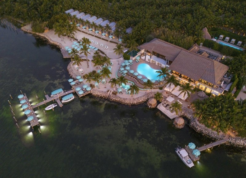Father’s Day Gift Guide 2025 : The Best Luxury Resort Vacations Based On Bestselling Books