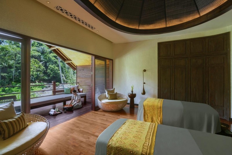 Father’s Day Gift Guide 2025 : The Best Luxury Resort Vacations Based On Bestselling Books