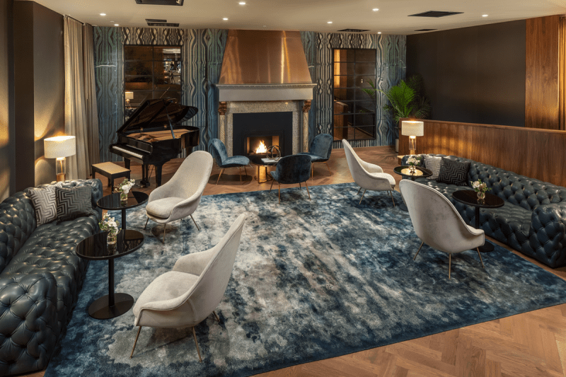 Father’s Day Gift Guide 2025 : The Best Luxury Resort Vacations Based On Bestselling Books