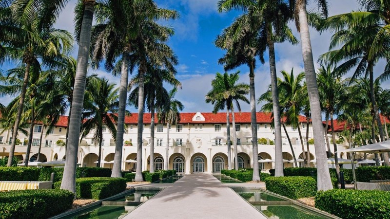 Father’s Day Gift Guide 2025 : The Best Luxury Resort Vacations Based On Bestselling Books