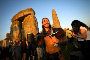 in photos see the spectacular summer solstice 2025 celebrations at stonehenge 53775cc