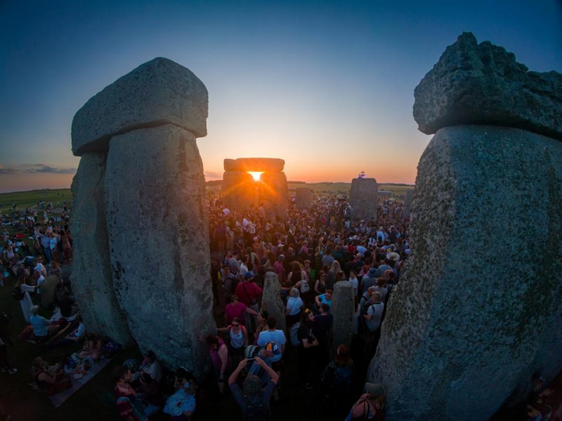 In Photos: See The Spectacular Summer Solstice 2025 Celebrations At Stonehenge