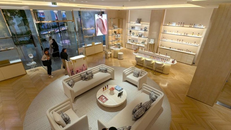Retail Nears  Billion For Qatar Airways In Historic Year