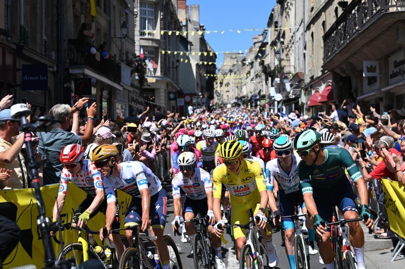 5 Amazing Ways To Experience The Tour De France In 2026
