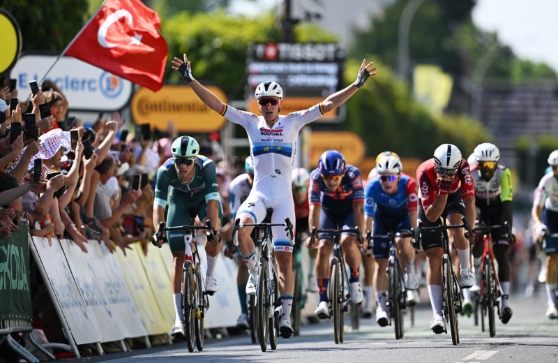 5 Amazing Ways To Experience The Tour De France In 2026