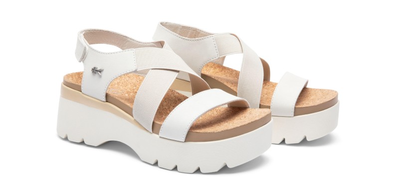 Discover The Most Comfortable Travel Clothes For Men And Women In Summer 2025