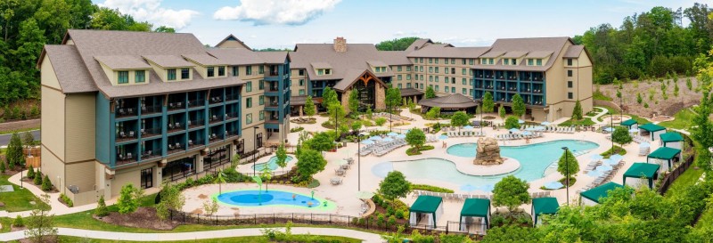 Dolly Parton’s Two Dollywood Resorts In Pigeon Forge Will Surprise You