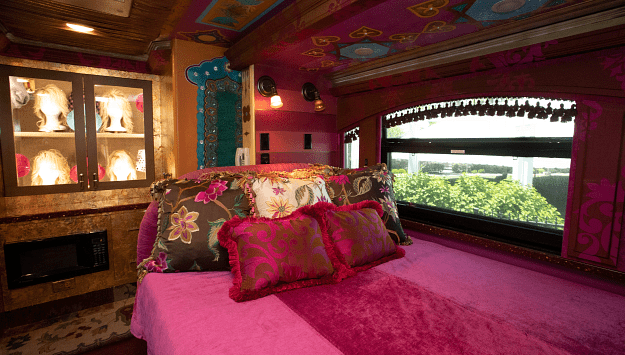Dolly Parton’s Two Dollywood Resorts In Pigeon Forge Will Surprise You