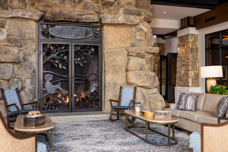 Dolly Parton’s Two Dollywood Resorts In Pigeon Forge Will Surprise You