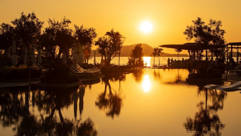 Michelin-Starred Chefs Host Beach Dinners At This Greek Paradise