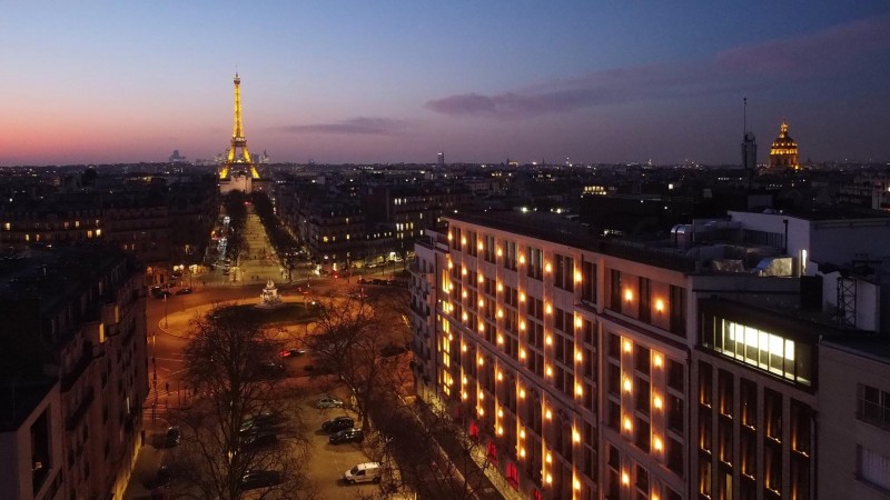 The Chic New Parisian Hotel With A Sexy Bar And Epic Eiffel Tower Views