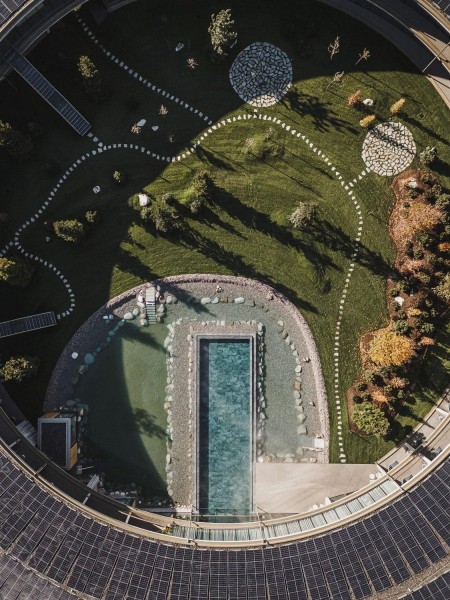 There’s A Reason Why Luxury Hotels Now Use Curvy Shapes