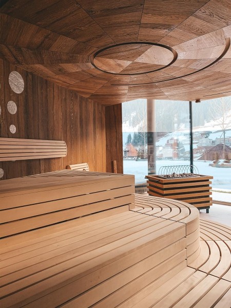 There’s A Reason Why Luxury Hotels Now Use Curvy Shapes