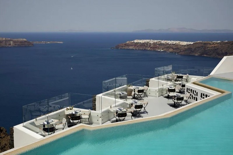At Grace Hotel Santorini, The View And Varoulko Lead The Story