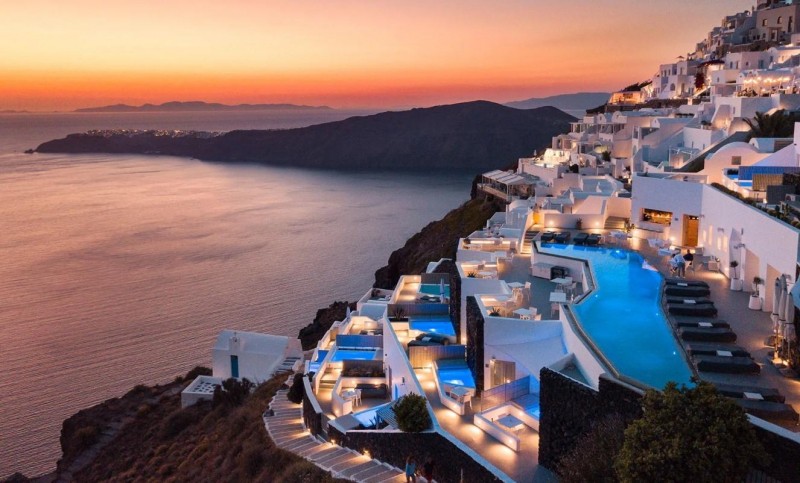 At Grace Hotel Santorini, The View And Varoulko Lead The Story