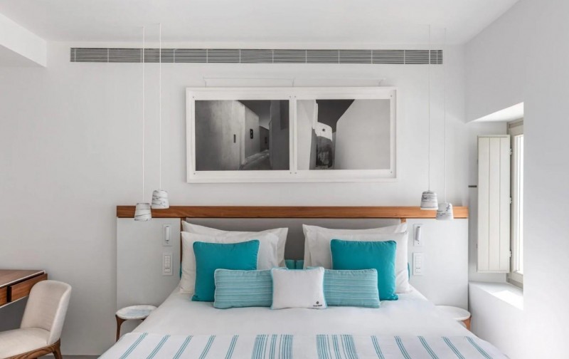 At Grace Hotel Santorini, The View And Varoulko Lead The Story