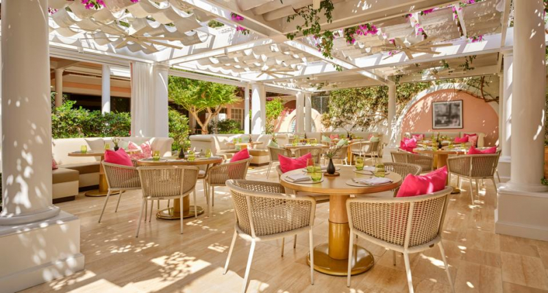 Experience Hollywood Glamour And Art At The Hotel Bel-Air