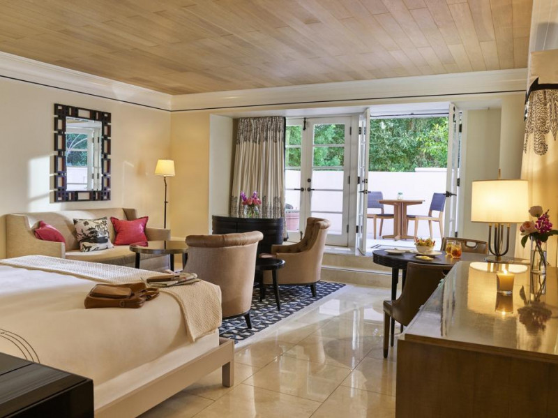 Experience Hollywood Glamour And Art At The Hotel Bel-Air